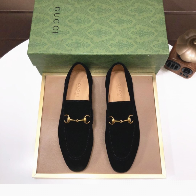 G*u*i leather shoes